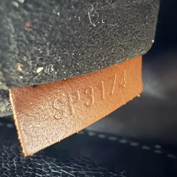 Louis Vuitton Paris, Brown Purse, Excelent Condition, Comes with Strap - Picture 13 of 15